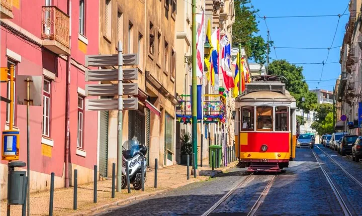 Mysteries of Alfama: Self-Guided Puzzle Adventure in Lisbon