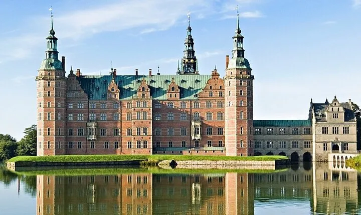 Explore Frederiksborg Castle: Private Day Trip from Copenhagen