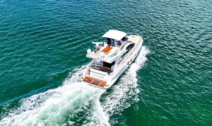 Explore the Skyline Luxury Yacht Charter in Miami