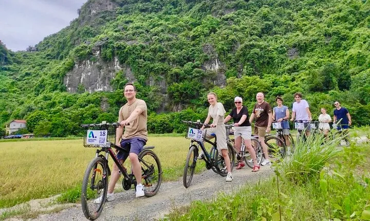 Hidden Gems Ninh Binh Luxury Tour: Tam Coc, Hoa Lu, Local Family