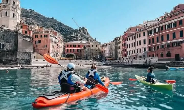 Kayak tour from Monterosso to Vernazza
