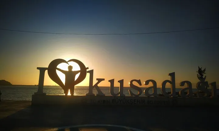 Half Day Walking Tour and Turkish Bath Experience in Kusadasi