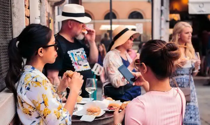 Tastes & Traditions of Venice: Food Tour with Rialto Market Visit