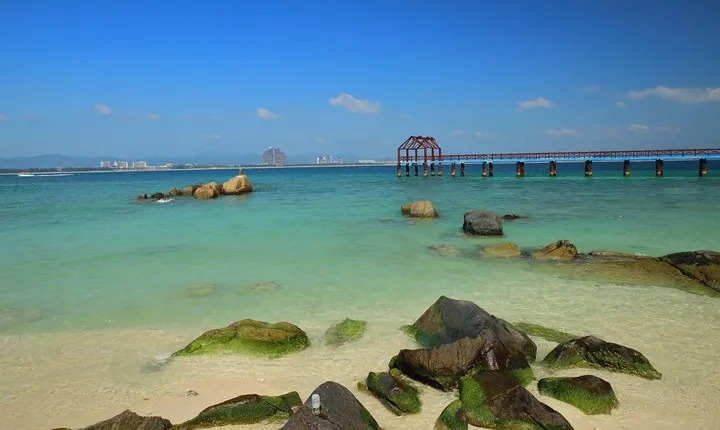 One Day Private Tour of Wuzhizhou Islet and Nantian Hot Spring