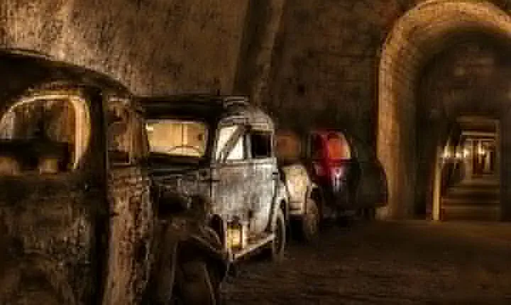 Walking Guided History Tour of Naples and Bourbon Tunnel