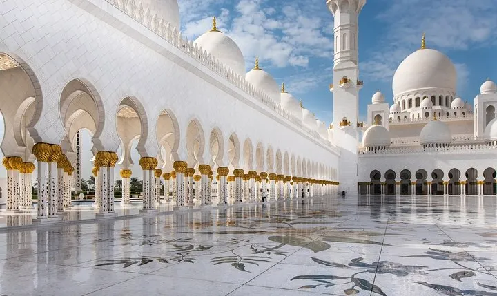 Abu Dhabi Private Tour with Qasr Al Watan & Gold Cappuccino at Emirates Palace