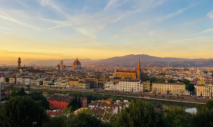 Private Florence Tour by Luxury Cars: City Highlights or Gregorian Chants