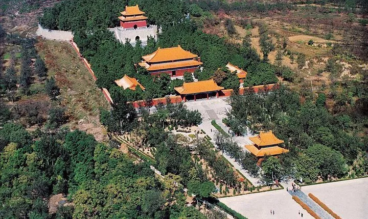 Small Group Mutianyu Great Wall and Ming Tombs Tour with Cable Car and Lunch