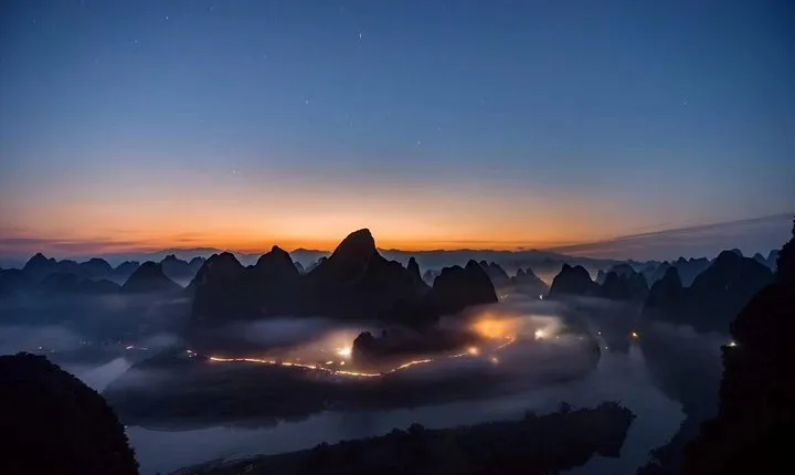 Yangshuo Xianggong Hill Sunrise and Longji Rice Terraces Private Day Tour