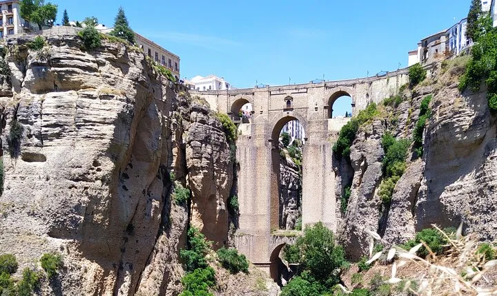 Ronda & Setenil de las Bodegas, land of contrasts / Semi-Private