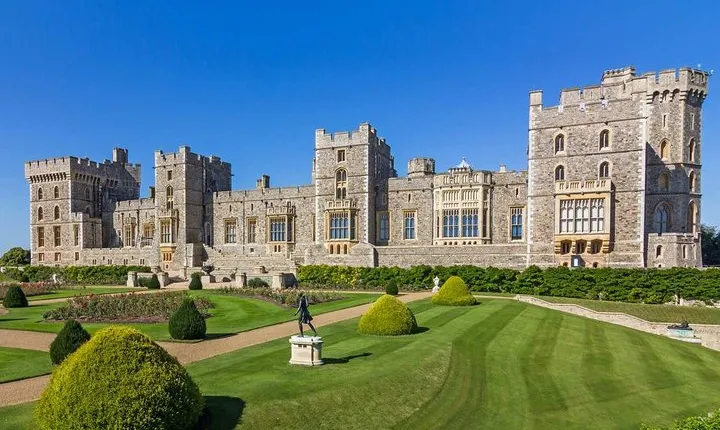 Windsor Castle private vehicle service from London with Admission tickets