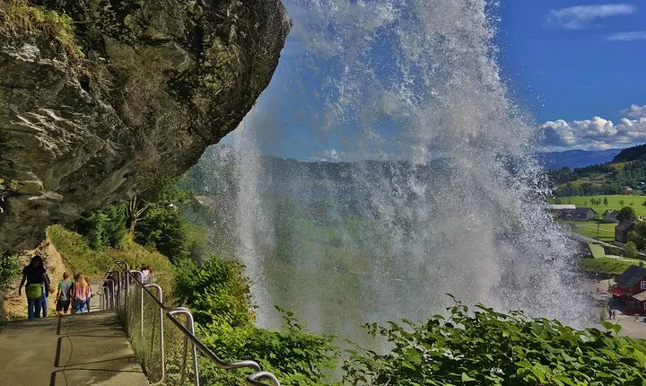 PRIVATE GUIDED TOUR: Queen of the Fjords - tour from Bergen, 6 hours
