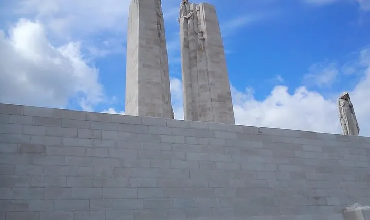 Private Canadian WW1 Vimy & Somme Battlefield Tour from Arras or Lille