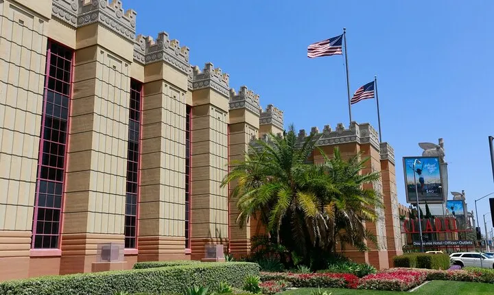 Private Shopping Tour from Los Angeles to Citadel Outlets