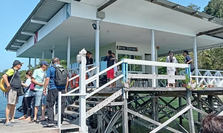 Sabah: Ticket to Rainbow island day trip with lunch