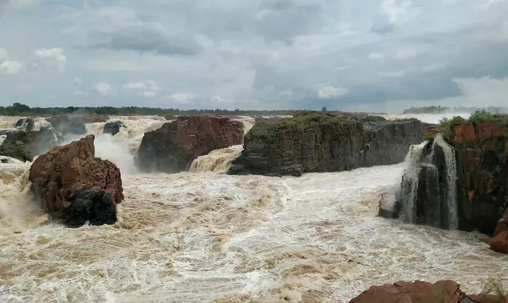 Raneh waterfall near Khajuraho (car)