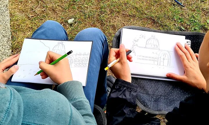 Drawing workshop/creative notebook during a walk from the Invalides to the Petit Palais