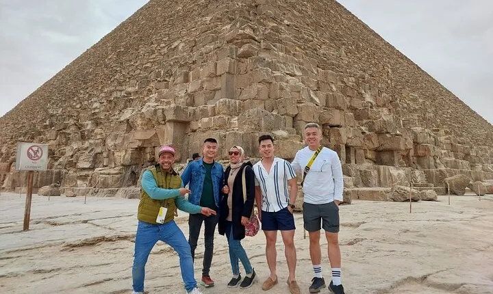 Private Tour to Cairo from Hurghada Pyramids & Sphinx & Museum