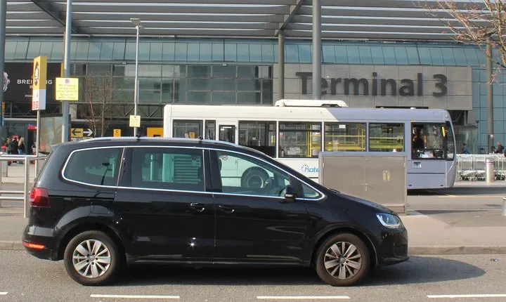 Private Transfer from Heathrow Airport to St Pancras Station via London Hotel