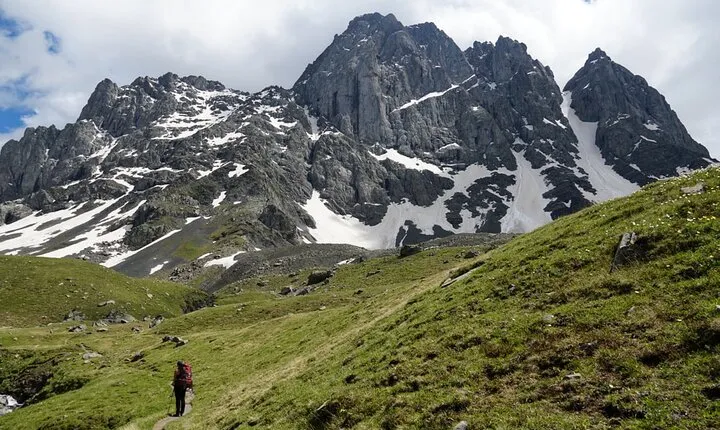 Kazbegi & Juta, 2-day tour. (easy hikings)