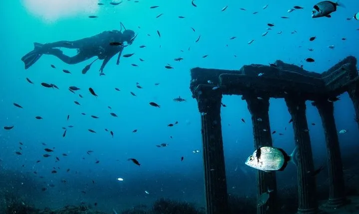 "Side: Scuba Diving in the Fascinating Underwater Museum"