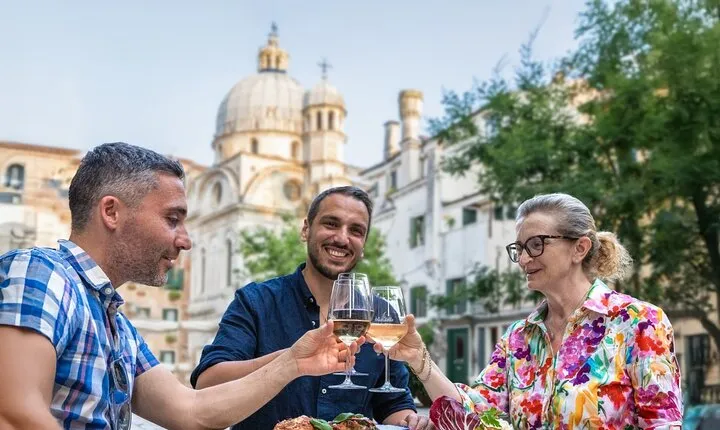 Venice Evening Food Tour: Bites, Drinks & Sit-Down Dinner