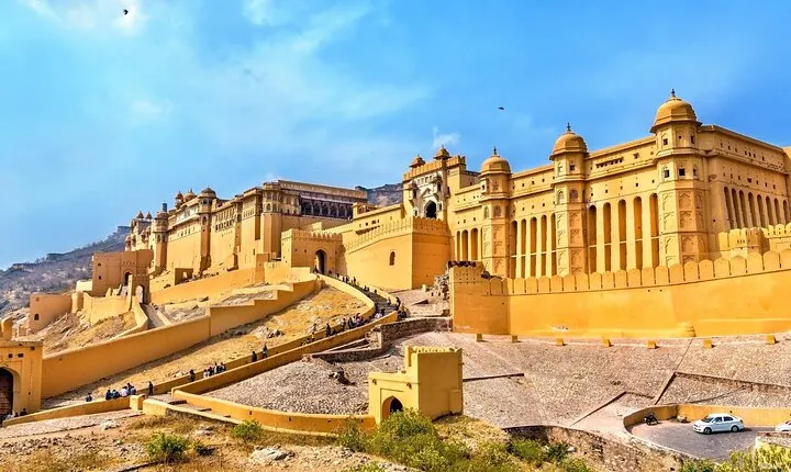 Guided tour of Royal Trails of Jaipur with a local (4 Hrs in AC Car)