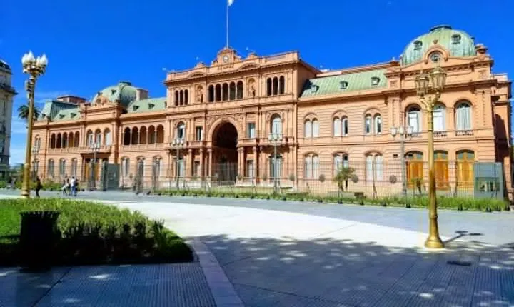 Private Tour with Audioguide through Buenos Aires by Car