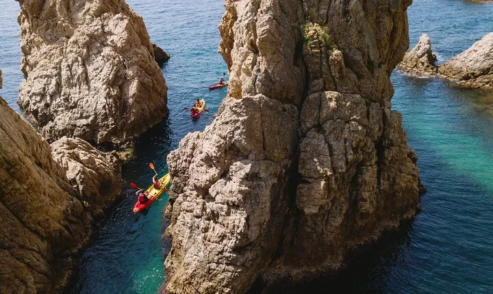 Tossa de Mar: Kayak & Snorkel Tour with Paella from Barcelona