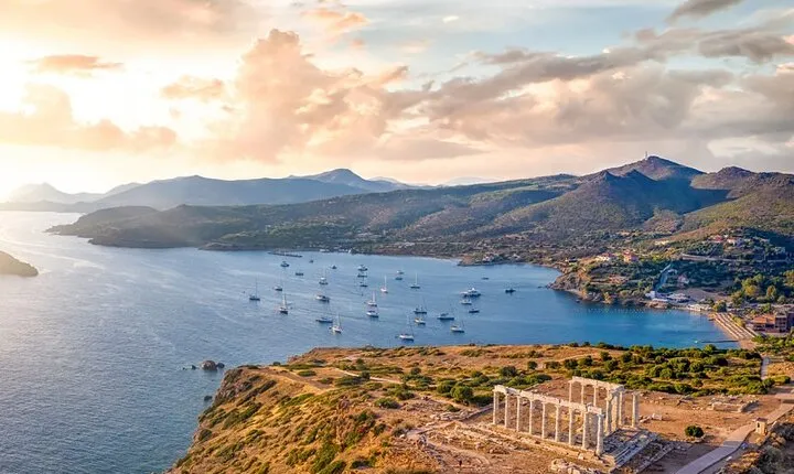 6 Day Tour in Athens, Saronic Islands Cruise, Delphi & Santorini