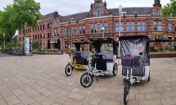2 hours Amsterdam City Tour in Pedicab
