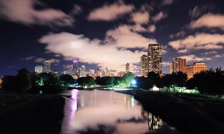 2 hours Private Evening Walking Tour with the Ghosts of Chicago