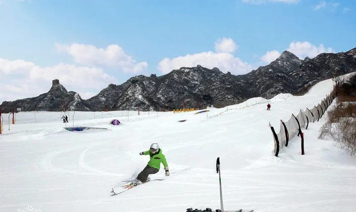 Private day to Beijing Hua Bei ski resort with transfer service 