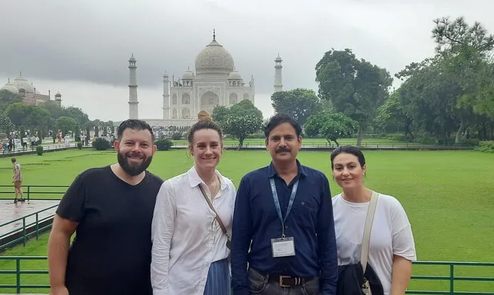 Skip the line Taj Mahal, Agra Fort, and Baby Taj Tour from Delhi
