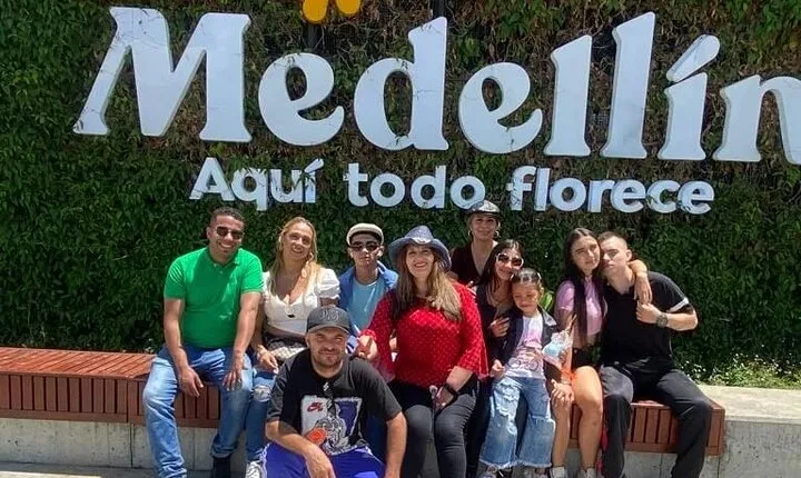 Medellin: private city tour with train and metro cable