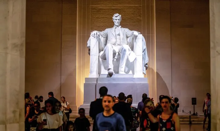 DC Bus Tour with 10 Stops, Optional Monument or Air & Space Entry