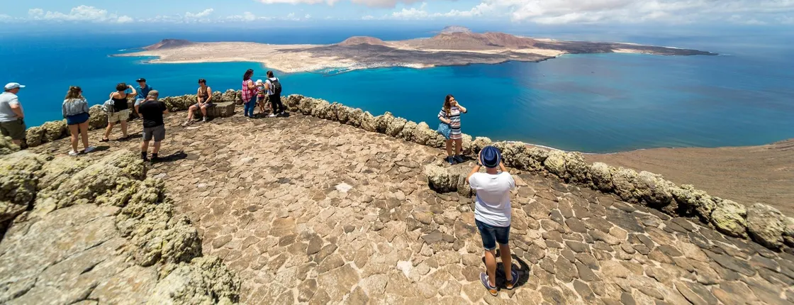 Northern Lanzarote tour with Green Caves and Jameos del Agua with optional lunch