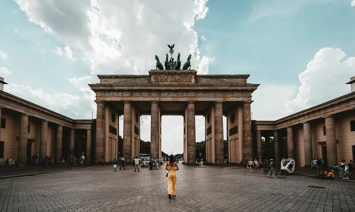 Private Transfer from Prague to Berlin with 2h of Sightseeing