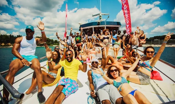 Party Boat Cruise & Open Bar with Snorkeling in Punta Cana