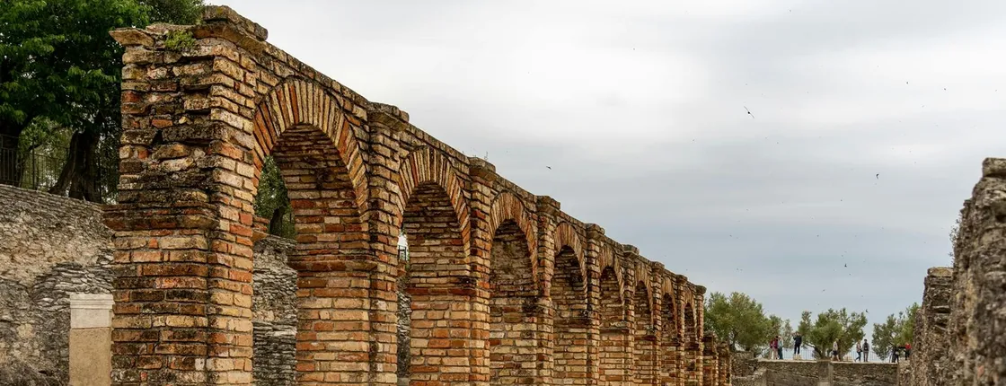 Grottoes of Catullus entrance ticket and guided tour