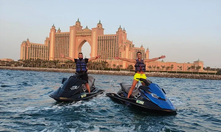 Jet ski in the heart of Jumeirah Beach