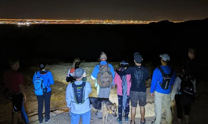 2-Hours Hiking Night Tour to Strip Views in Las Vegas