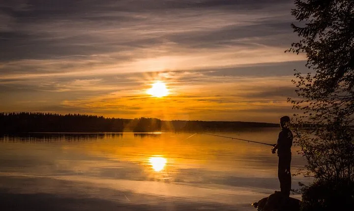 Rovaniemi Fishing Trip with Fish Soup and Campfire Experience