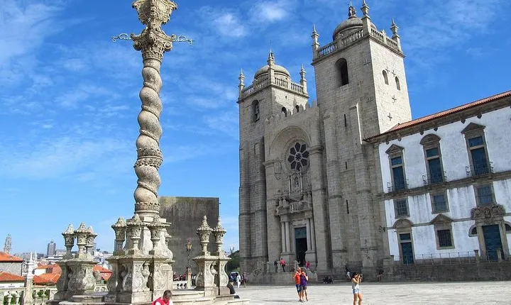 Private Porto City Tour with River Cruise & Wine Tastings