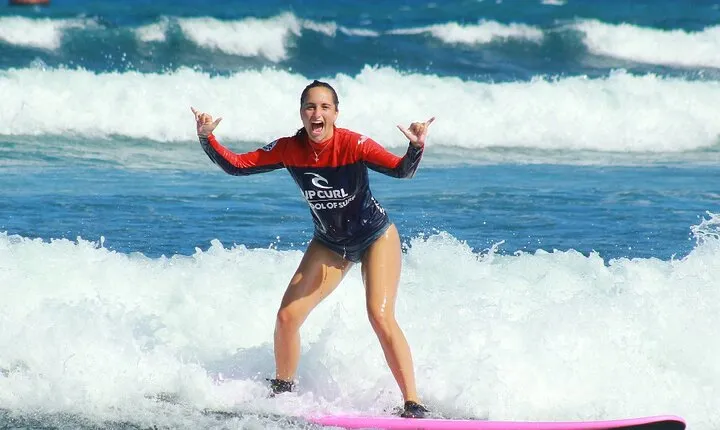 Surfing Group Lesson Level 1 Beach Surfer