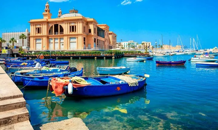 2 Hours Guided Tour of Bari with Musical Experience and Gift