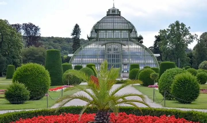 Schoenbrunn Palace Private Walking Tour in Vienna