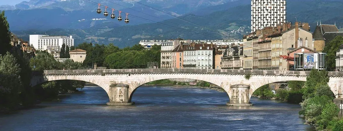 A local guide takes you in a guided tour of Grenoble