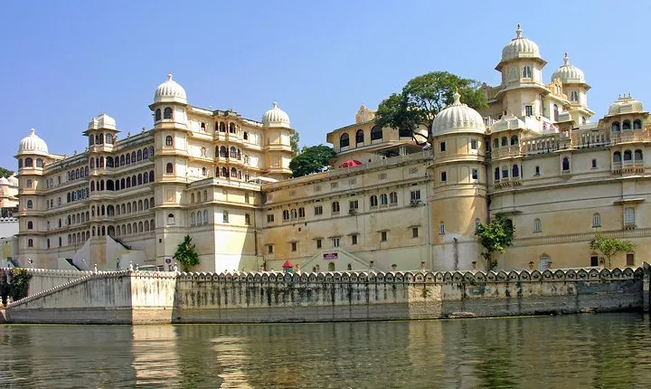 Private Custom Tour: Udaipur Sightseeing with Guide