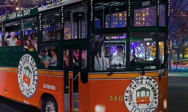 Boston Holiday Sights and Festive Nights Trolley Tour